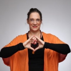 Über uns 34 Nicola Mertens - Yogalerherin bei Vivere Vital