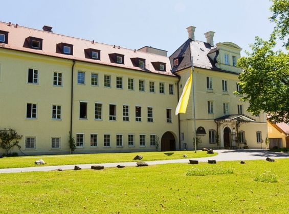 Kloster Bernried - Aussenansicht Kloster in Bayern Kloster Bernried - Aussenansicht Kloster in Bayern