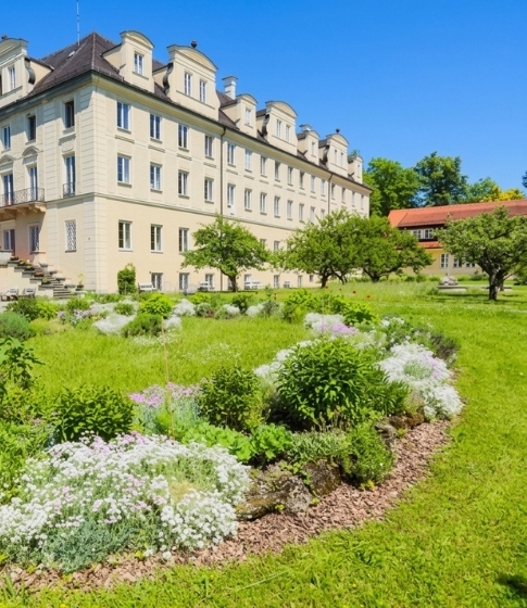 https://www.vivere-vital.de/wp-content/uploads/2025/10/Kloster-Bernried-Kraftort-fuer-Yoga-Retreats-mit-Vivere-Vital.jpg